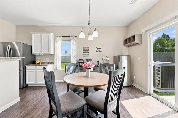 8219 Paw Valley LN, Charlotte, NC 28214