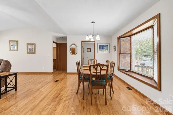 230 Blythewood DR, Hendersonville, NC 28792