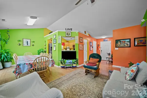 8721 Brookstead Meadow CT, Charlotte, NC 28215