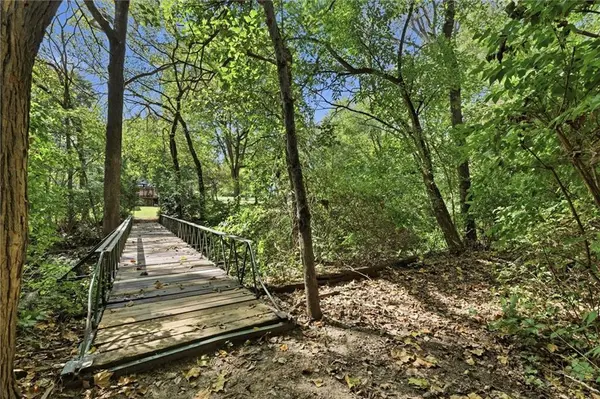 21820 S Martha RD, Peculiar, MO 64078
