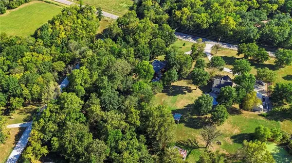 21820 S Martha RD, Peculiar, MO 64078