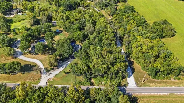 21820 S Martha RD, Peculiar, MO 64078