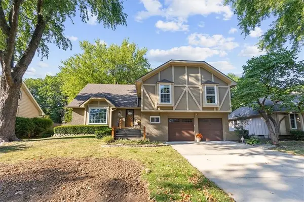 1728 E Sleepy Hollow DR, Olathe, KS 66062