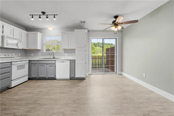 5776 NW Plantation CIR, Lee's Summit, MO 64064