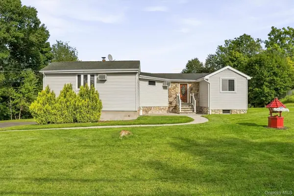 48 Lake Side DR, New Windsor, NY 12553