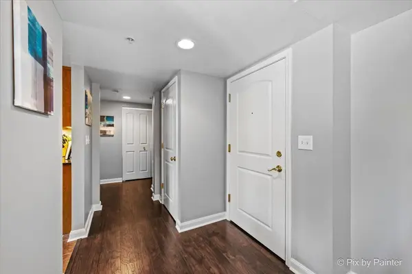 615 Perrie DR #201, Elk Grove Village, IL 60007