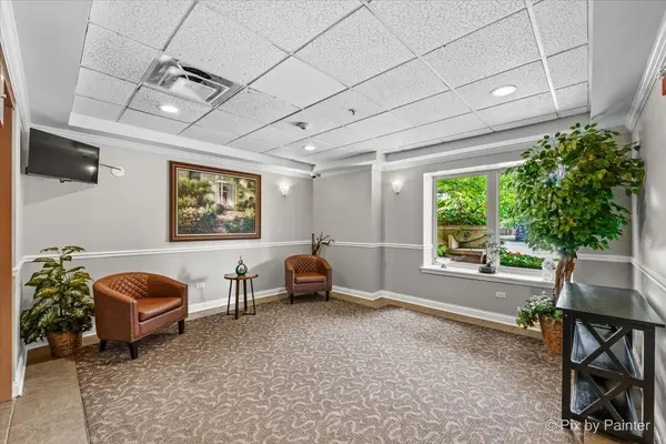 615 Perrie DR #201, Elk Grove Village, IL 60007