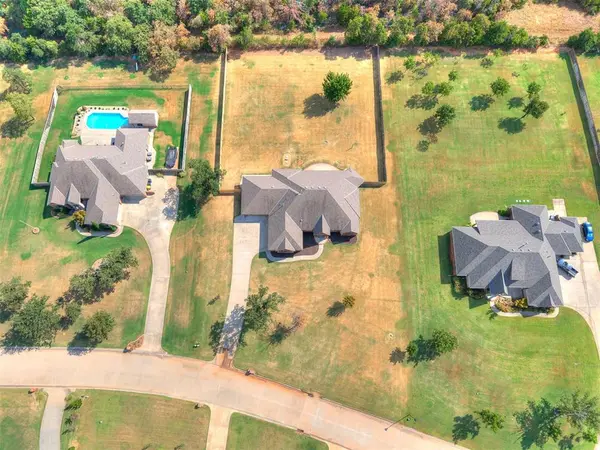 16956 Fox Trot CT, Choctaw, OK 73020