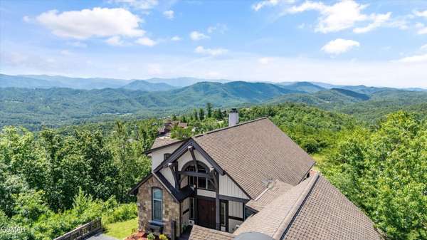 3301 Summit Trails Drive, Sevierville, TN 37862