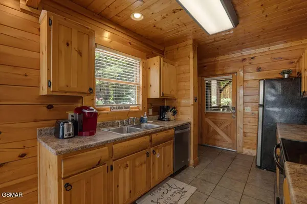 1435 Zachary Thomas Lane, Sevierville, TN 37876
