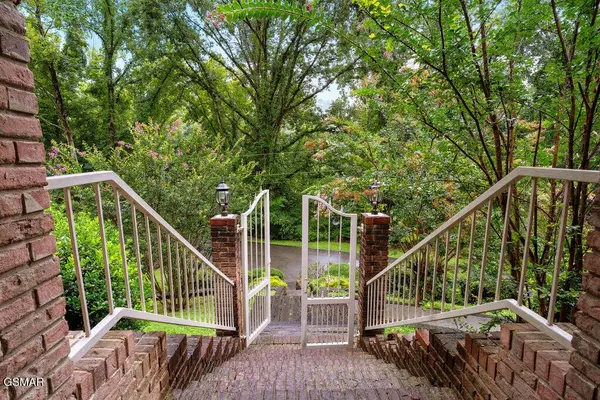 3012 Roaring Creek Way, Sevierville, TN 37862