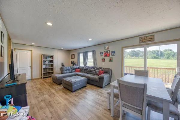 435 Barry Cove, Dandridge, TN 37725