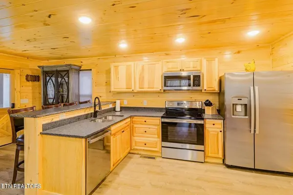 1614 Lake Drive, Gatlinburg, TN 37738