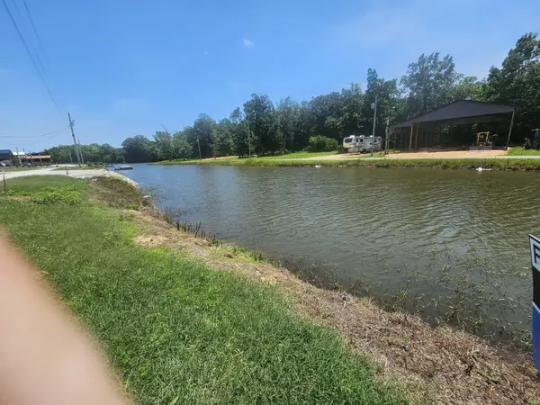 1089 River Front Dr, Clifton, TN 38425