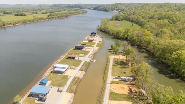1089 River Front Dr, Clifton, TN 38425