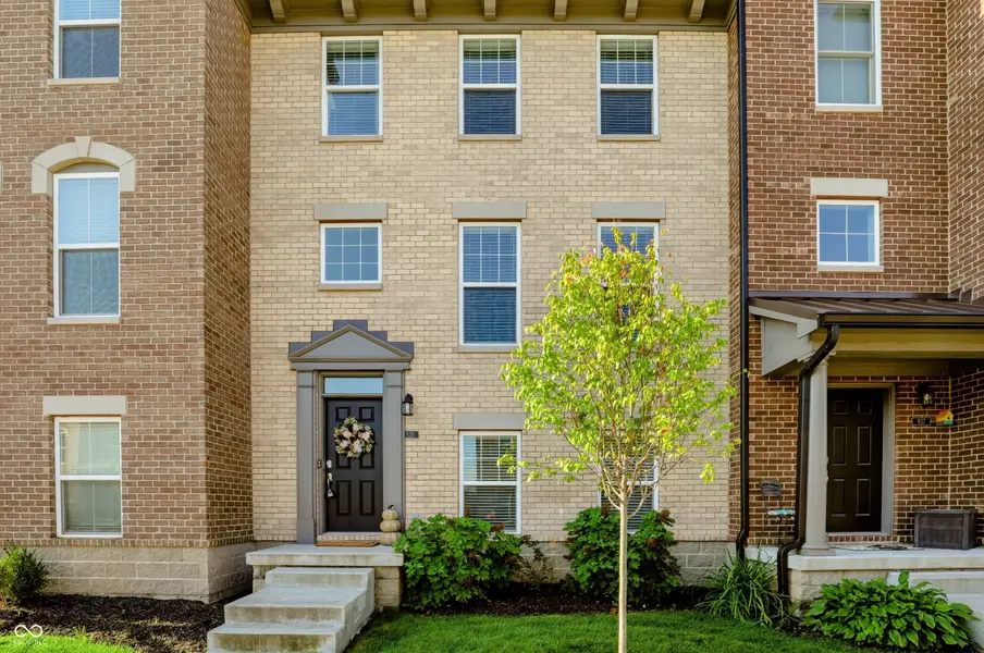933 Yorkshire LN, Zionsville, IN 46077