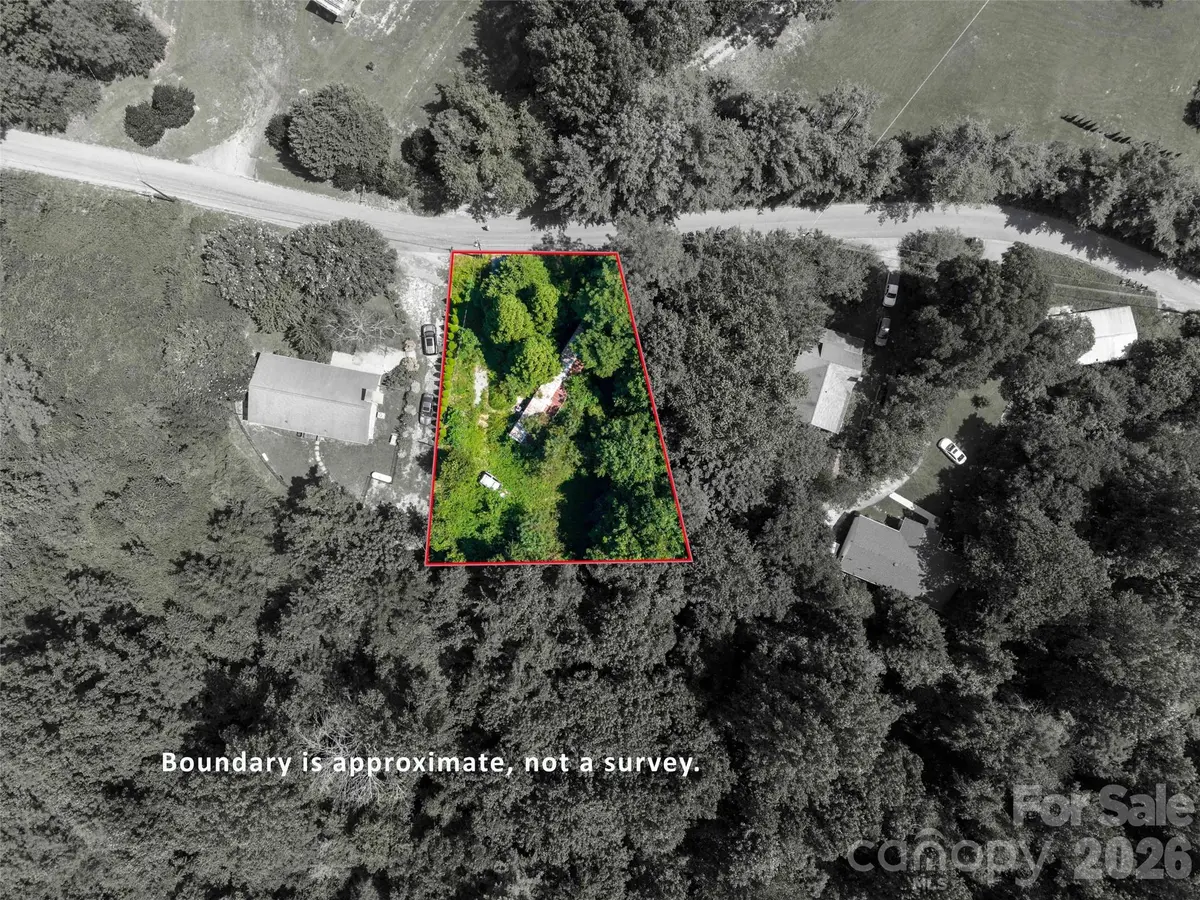 154 Pacolet ST, Saluda, NC 28773