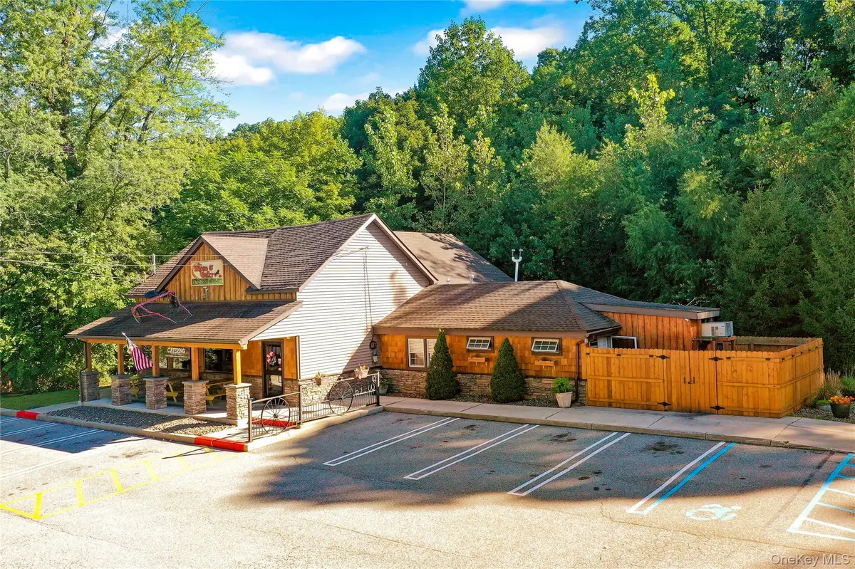 809 Bloomingburg RD, Bloomingburg, NY 12721