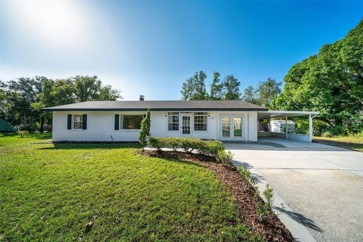 1030 E 4TH AVE, Mount Dora, FL 32757