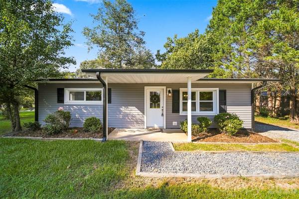 2938 11th AVE SW, Hickory, NC 28602