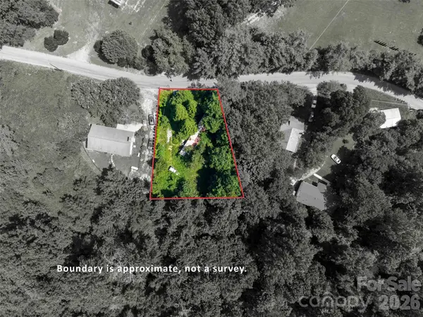 154 Pacolet ST, Saluda, NC 28773