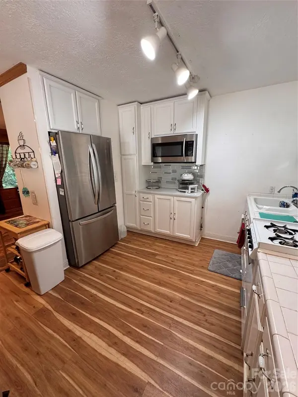 488 Hemlock LOOP, Newland, NC 28657
