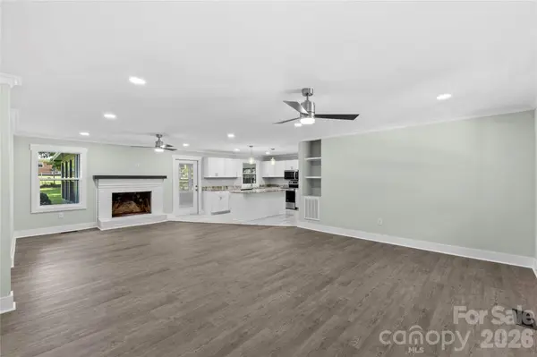 614 S Magnolia ST, Mooresville, NC 28115