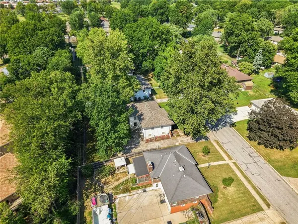511 Northeast 1st ST, Blue Springs, MO 64014