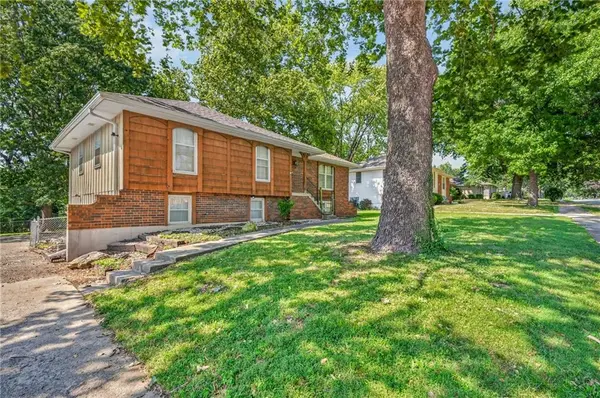 511 Northeast 1st ST, Blue Springs, MO 64014