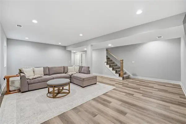 15264 W 171st TER, Olathe, KS 66062