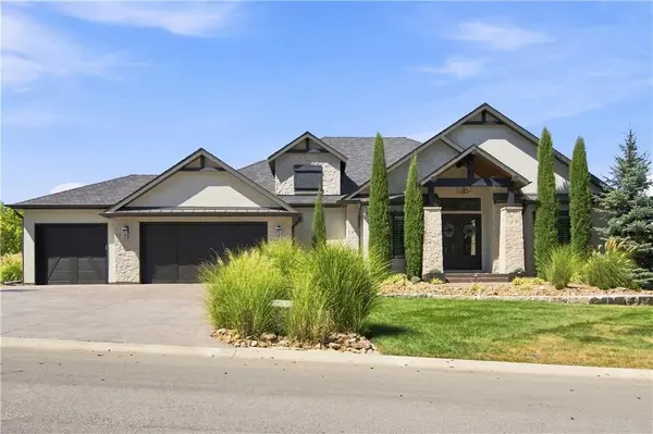 404 South Shore DR, Lake Winnebago, MO 64034