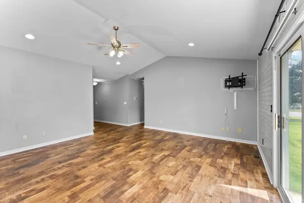 802 Allendale DR, Seymour, IN 47274-4704
