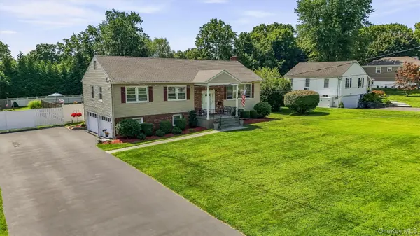 53 Greenwood LN, Valhalla, NY 10595