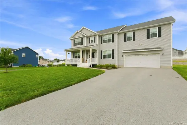 16 Kensington LN, Poughkeepsie, NY 12603