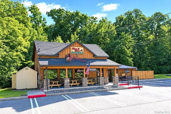 809 Bloomingburg RD, Bloomingburg, NY 12721