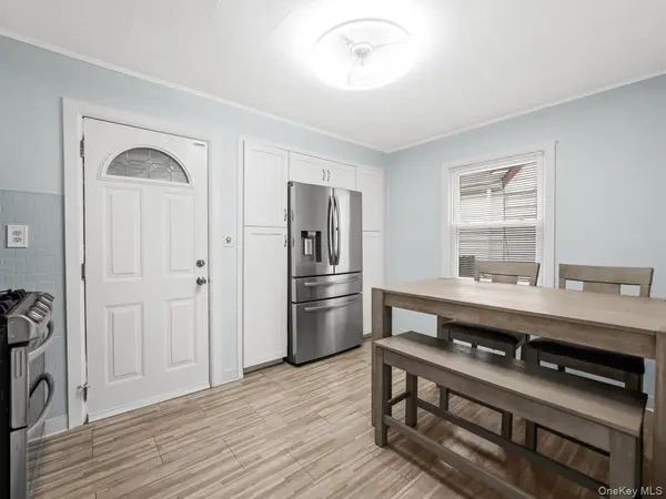 82-18 266th ST, Glen Oaks, NY 11004