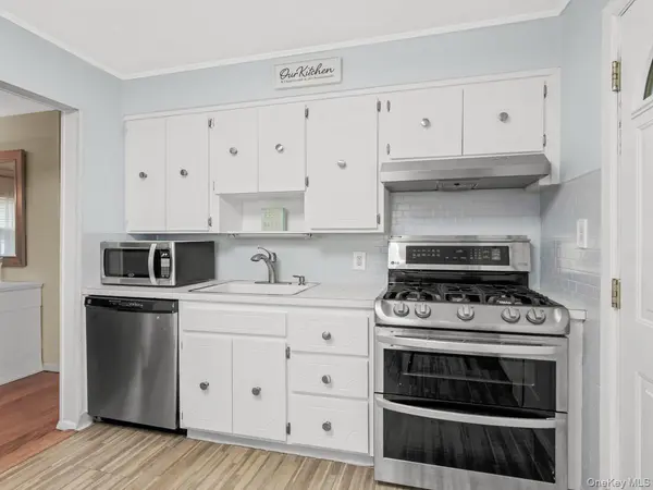 82-18 266th ST, Glen Oaks, NY 11004