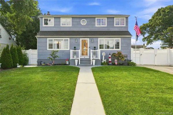 310 Audley CT, Copiague, NY 11726