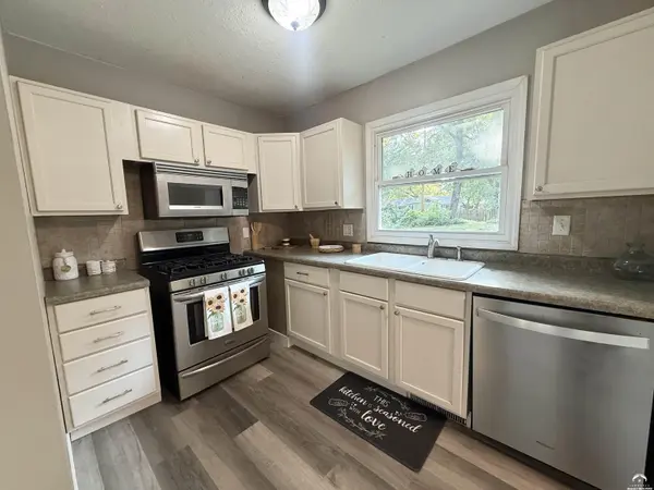 1643 Delaware ST, Lawrence, KS 66044