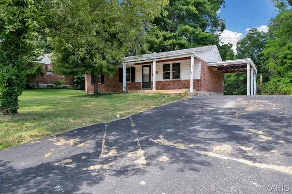 705 Palace CT, St Louis, MO 63135