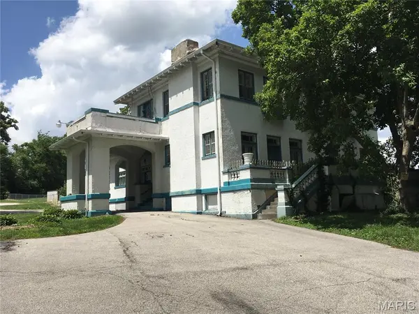 1301 S Florissant RD, St Louis, MO 63121