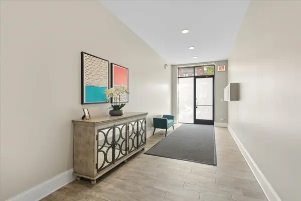 4802 N Bell AVE #301, Chicago, IL 60625
