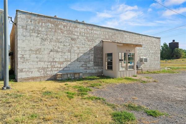 319 E Main ST, Watonga, OK 73772
