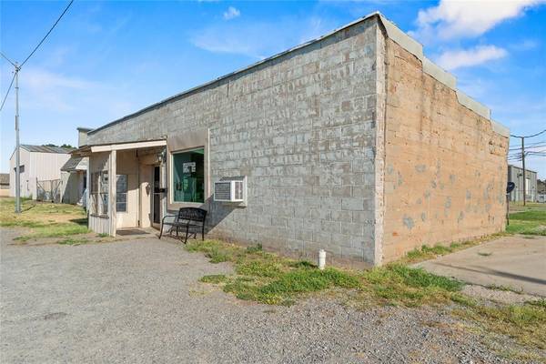 319 E Main ST, Watonga, OK 73772
