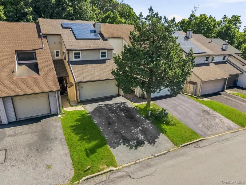 190 Country Club DR, Florida, NY 10921