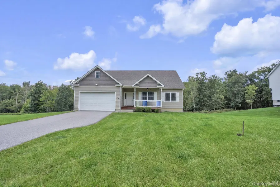 53 Highland View PL, Middletown, NY 10940
