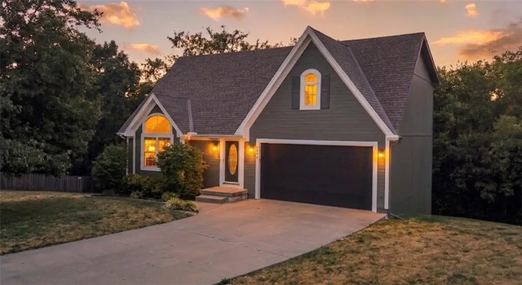 1006 S 14th ST, Louisburg, KS 66053