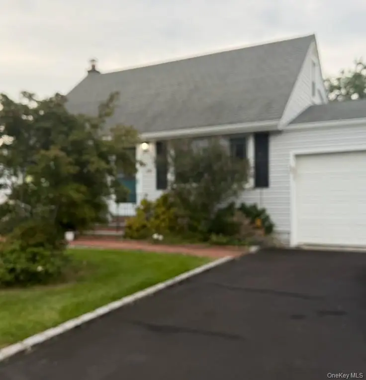 161 Van Buren ST, West Babylon, NY 11704