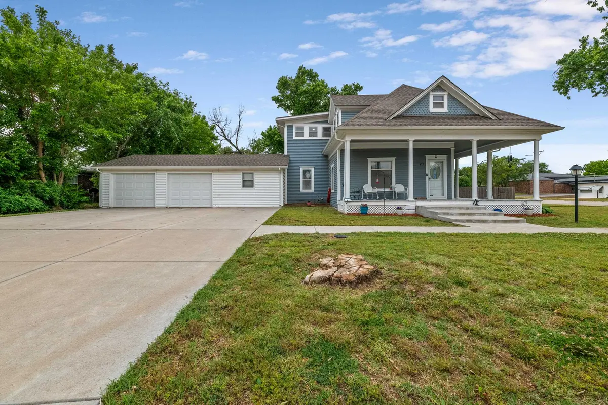 423 N Main St, Belle Plaine, KS 67013