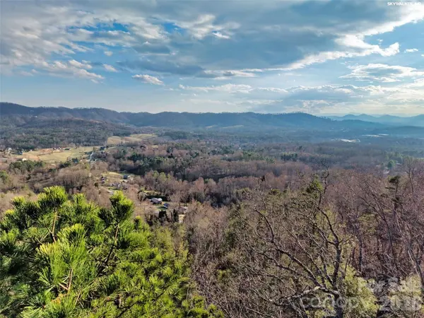 67 Longstreet CT, Weaverville, NC 28787